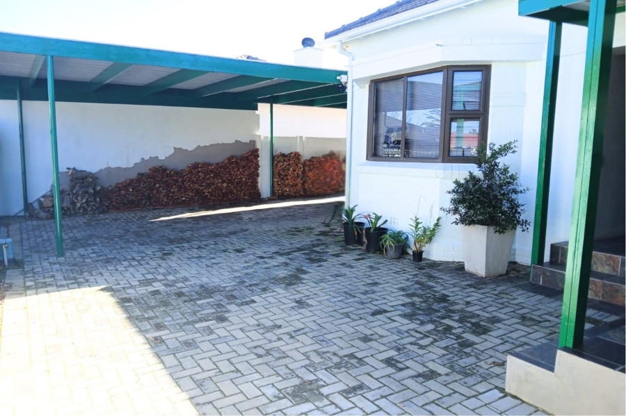To Let 3 Bedroom Property for Rent in Lochnerhof Western Cape